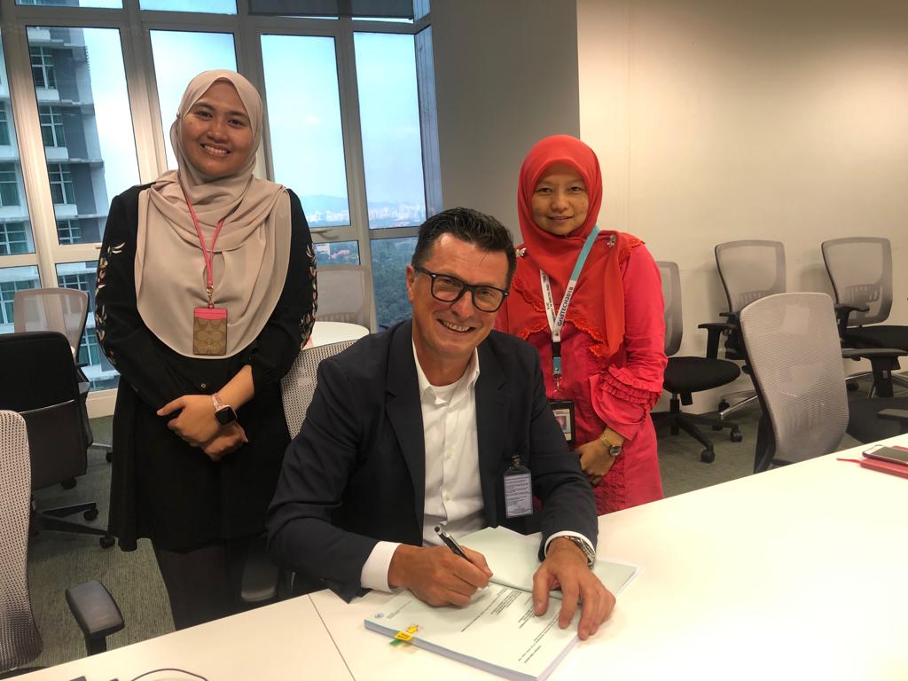 PHOTO 2019 08 02 08 49 36 IPS and Tenaga Nasional Berhad (TNB) sign contract for Innovative CIM Network Model based Outage Management Project